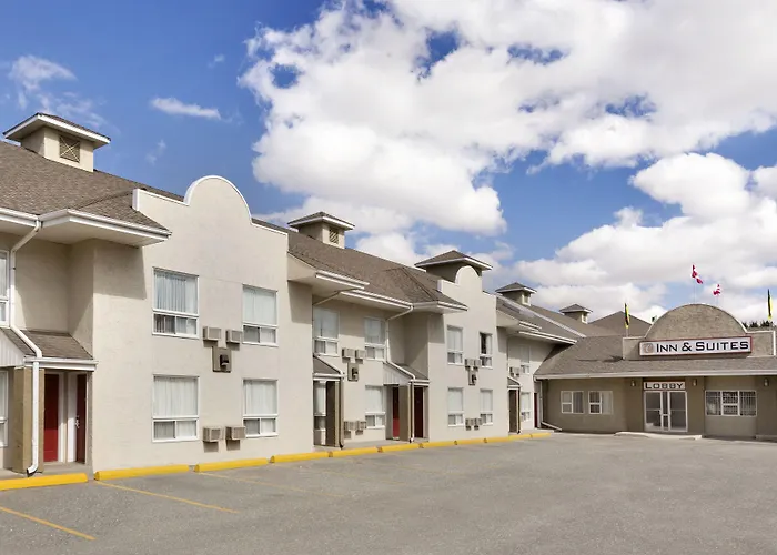 Colonial Square Inn & Suites